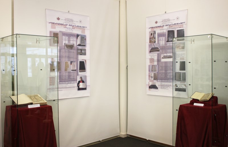 Carte veche şi icoană