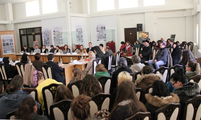 Carte veche şi icoană